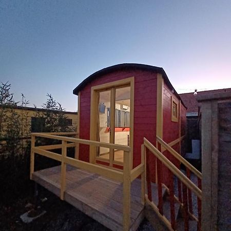 Roulotte Et Sauna De Tonton Bouvy Au Domaine Du Reuze Winnezeele Exterior photo