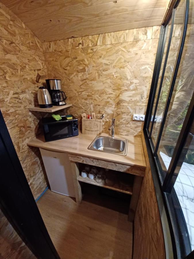 Roulotte Et Sauna De Tonton Bouvy Au Domaine Du Reuze Winnezeele Exterior photo