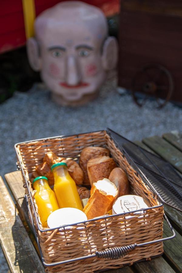 Roulotte Et Sauna De Tonton Bouvy Au Domaine Du Reuze Winnezeele Exterior photo